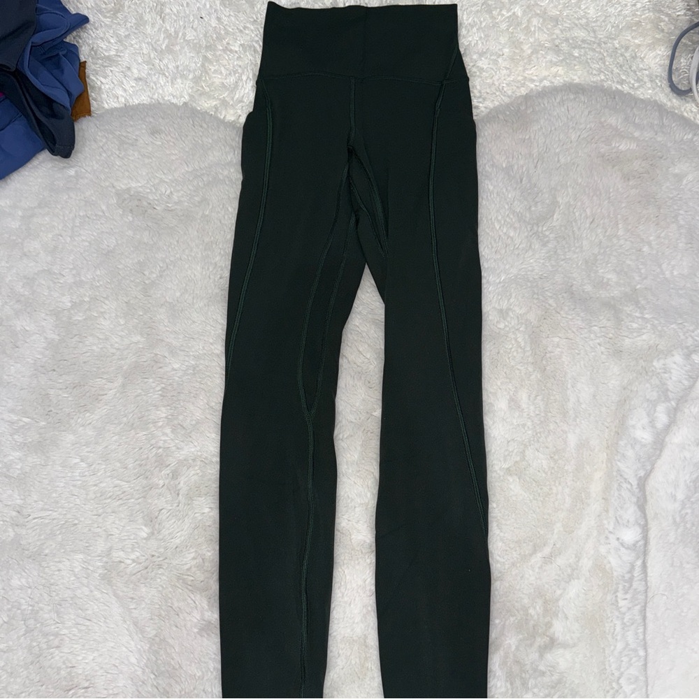 Align leggings with pockets